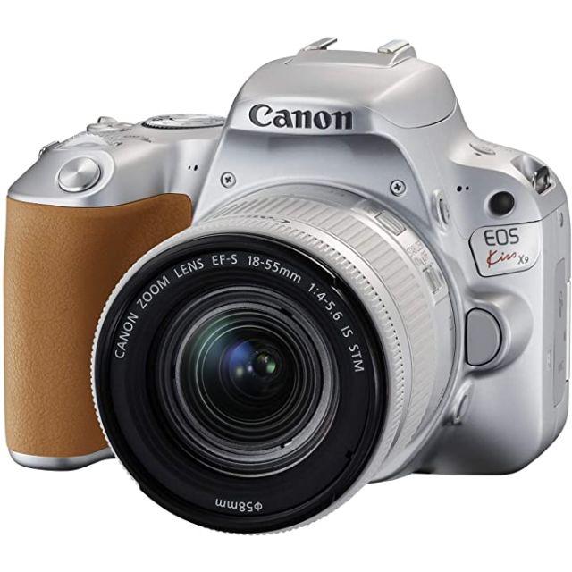 Canon(キヤノン)の【新品未使用】CANON kiss X9 レンズキット　シルバー スマホ/家電/カメラのカメラ(デジタル一眼)の商品写真