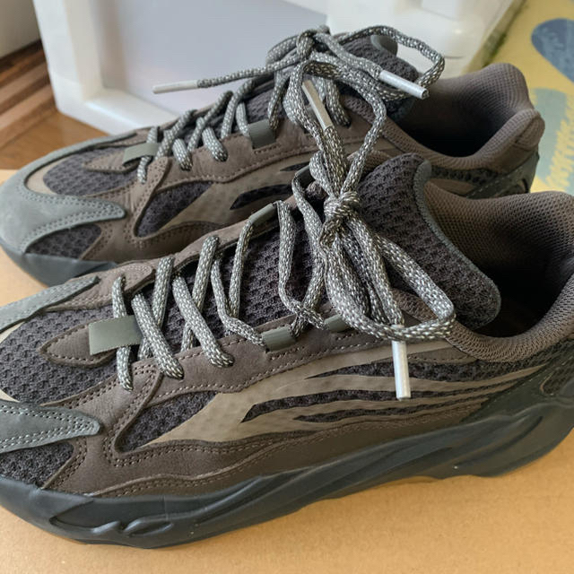 adidas(アディダス)のadidas YEEZY BOOST 700 V2 EG6860 メンズの靴/シューズ(スニーカー)の商品写真