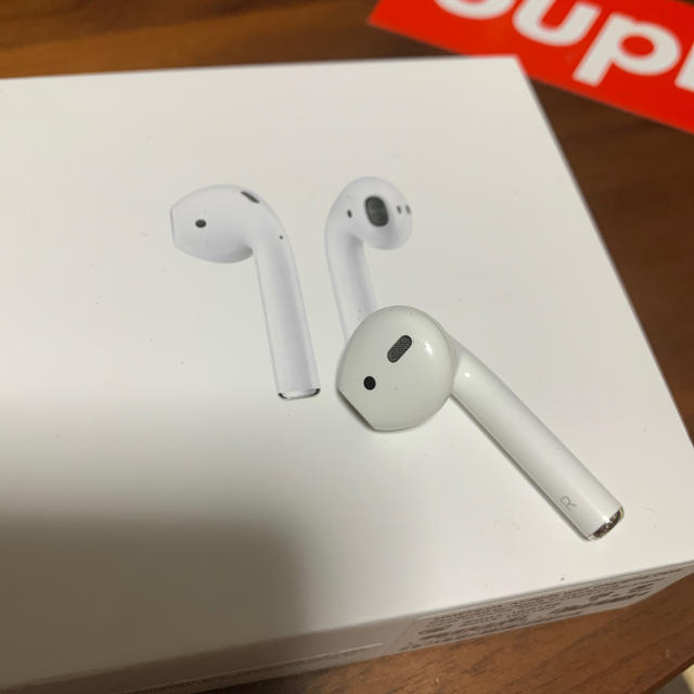 Apple(アップル)の第一世代　AirPods  右耳 スマホ/家電/カメラのオーディオ機器(ヘッドフォン/イヤフォン)の商品写真