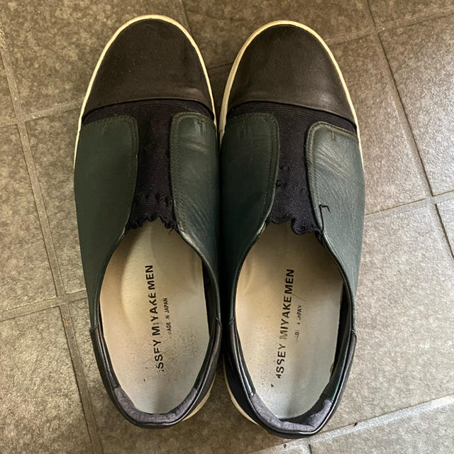 ISSEY MIYAKE(イッセイミヤケ)のイッセイミヤケ　ISSEY MIYAKE MEN leather slippon メンズの靴/シューズ(スニーカー)の商品写真