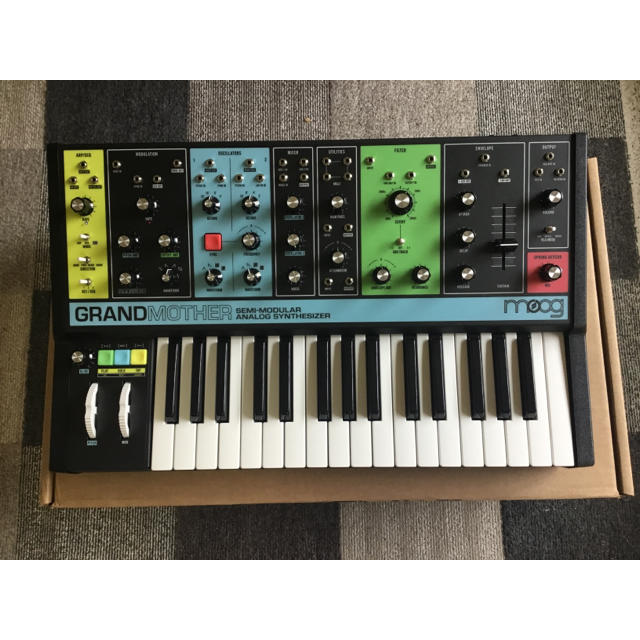 Moog Grandmother アナログシンセサイザー