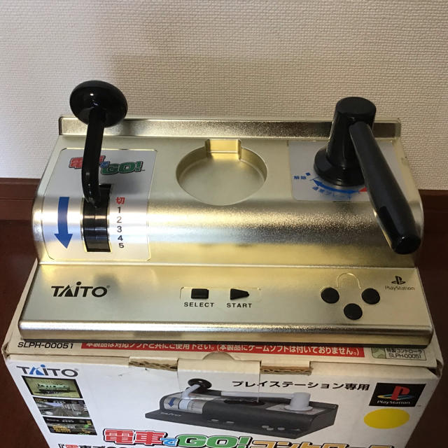 TAITO(タイトー)の電車でGO!コントローラー　特別色(ゴールド)  プレステ専用　タイトー エンタメ/ホビーのゲームソフト/ゲーム機本体(家庭用ゲーム機本体)の商品写真