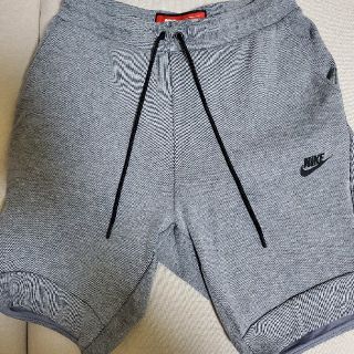 ナイキ(NIKE)のNIKEハーフパンツ　テックフリース(ショートパンツ)