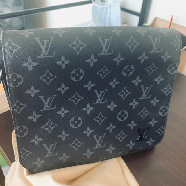 LOUIS VUITTON ディストリクトPM 『モノグラム・エクリプス』