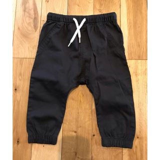 エイチアンドエム(H&M)の新品 H&M コットンパンツ 黒 サルエルパンツ 80センチ ベビー 男の子(パンツ)