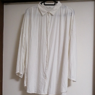 ユニクロ(UNIQLO)のレディースシャツ　白　７分丈(シャツ/ブラウス(長袖/七分))