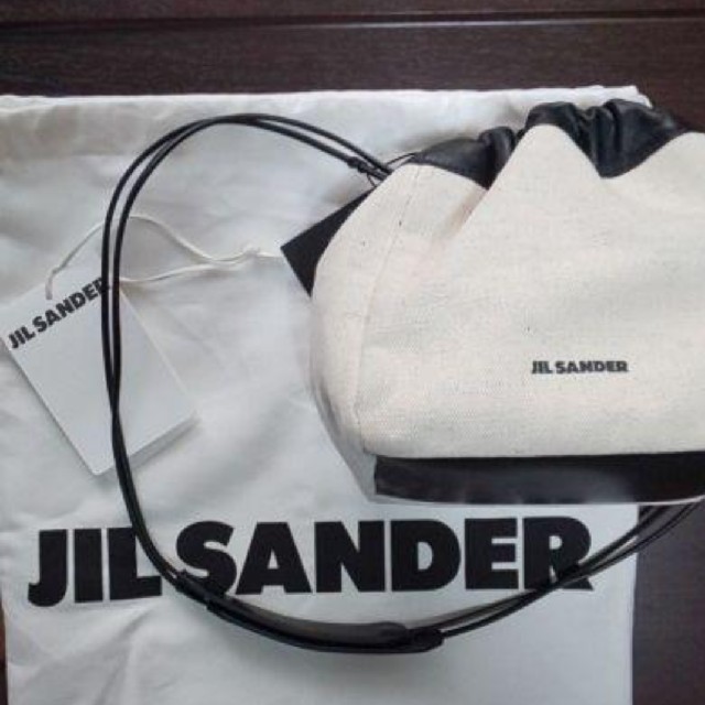Jil Sander(ジルサンダー)の専用です  JIL SANDER ドローストリング バッグ 新品未使用 レディースのバッグ(ショルダーバッグ)の商品写真