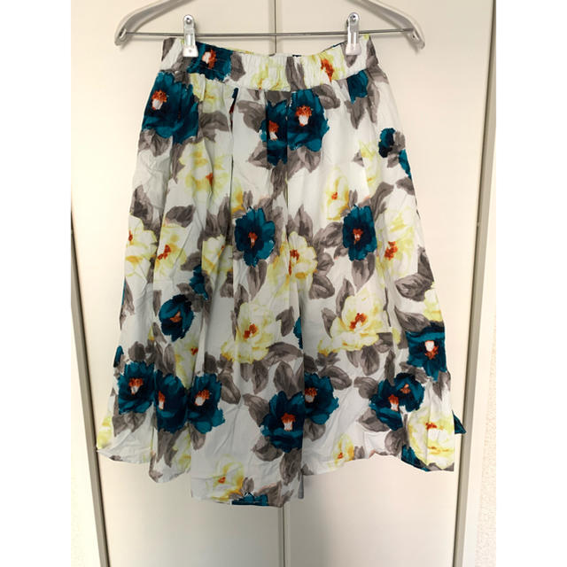 しまむら(シマムラ)の花柄スカート　 レディースのスカート(ひざ丈スカート)の商品写真