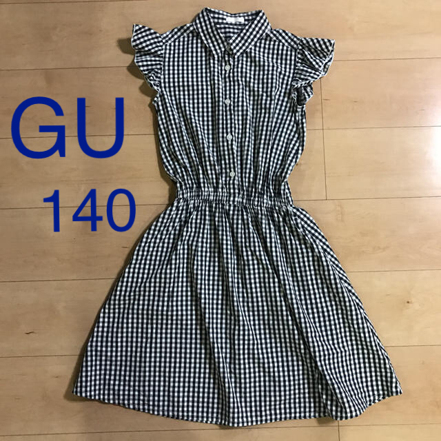 GU(ジーユー)のGU ジーユー ギンガムチェック フリル袖 ワンピース 140 キッズ/ベビー/マタニティのキッズ服女の子用(90cm~)(ワンピース)の商品写真