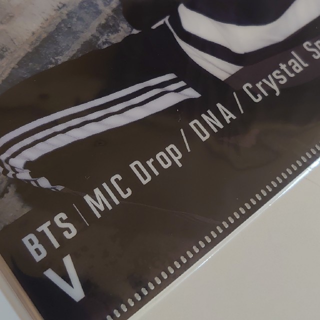 防弾少年団(BTS)(ボウダンショウネンダン)のMIC Drop FC4形態特典 テヒョン ファイル テテ V 未使用 BTS チケットの音楽(K-POP/アジア)の商品写真