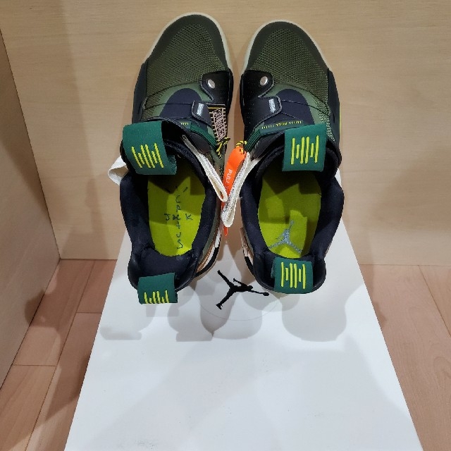 NIKE(ナイキ)の美品！NIKE✕TRAVIS SCOTT AIR JORDAN33 27cm メンズの靴/シューズ(スニーカー)の商品写真