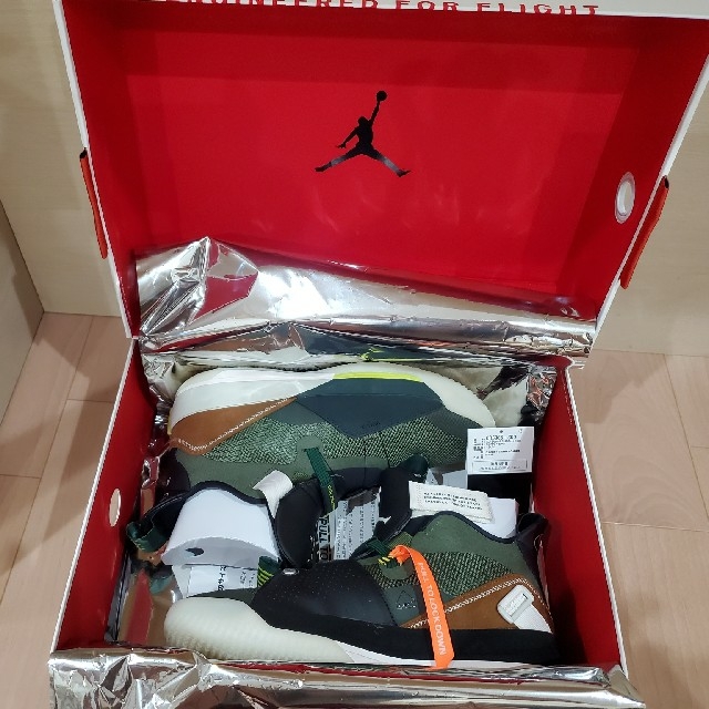 NIKE(ナイキ)の美品！NIKE✕TRAVIS SCOTT AIR JORDAN33 27cm メンズの靴/シューズ(スニーカー)の商品写真