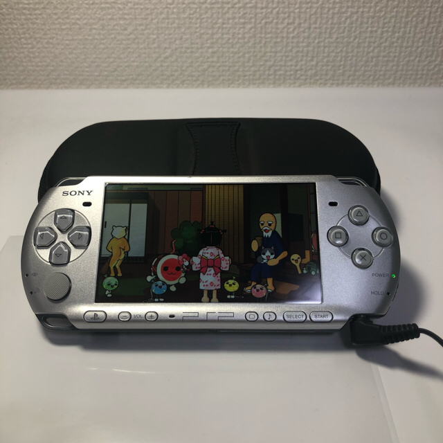 PlayStation Portable(プレイステーションポータブル)の★完動品! PSP3000 ミスティックシルバー　送料込! エンタメ/ホビーのゲームソフト/ゲーム機本体(携帯用ゲーム機本体)の商品写真