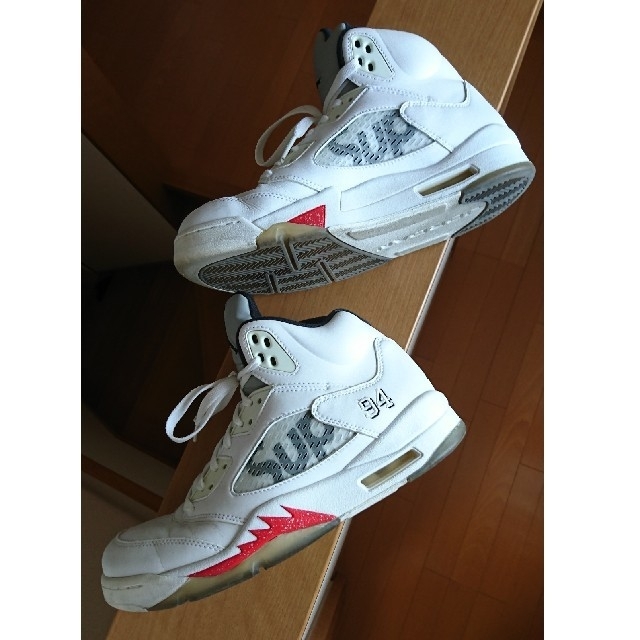 Supreme(シュプリーム)の【美中古品】Supreme × Air Jordan 5 Retro メンズの靴/シューズ(スニーカー)の商品写真