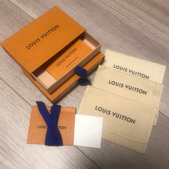 LOUIS VUITTON(ルイヴィトン)のルイヴィトン　空箱 レディースのバッグ(ショップ袋)の商品写真