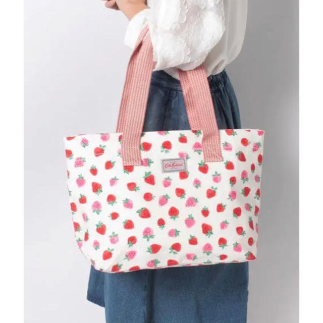 Cath Kidston(キャスキッドソン)の【新品未使用】cath kidstonトートバッグ いちご レディースのバッグ(トートバッグ)の商品写真