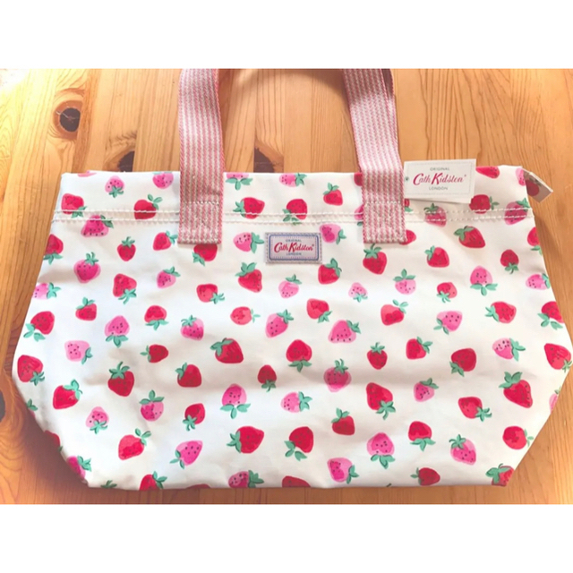 Cath Kidston(キャスキッドソン)の【新品未使用】cath kidstonトートバッグ いちご レディースのバッグ(トートバッグ)の商品写真