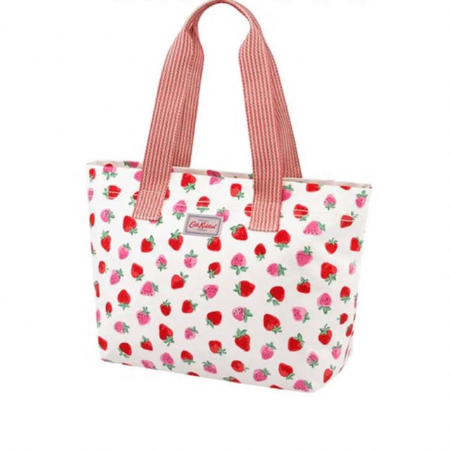 Cath Kidston(キャスキッドソン)の【新品未使用】cath kidstonトートバッグ いちご レディースのバッグ(トートバッグ)の商品写真