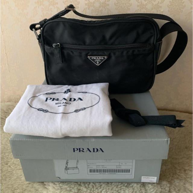 PRADA  プラダ　ナイロン　ショルダーバッグ　黒色