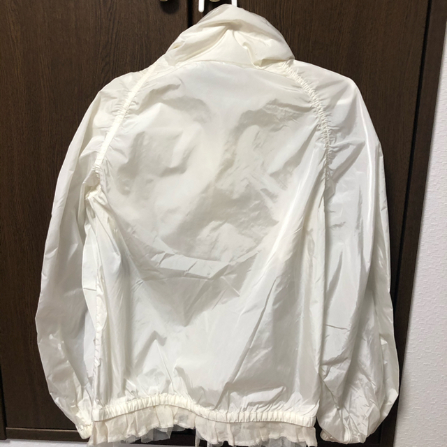 MONCLER(モンクレール)のモンクレール　ジャンパー白　 レディースのジャケット/アウター(その他)の商品写真