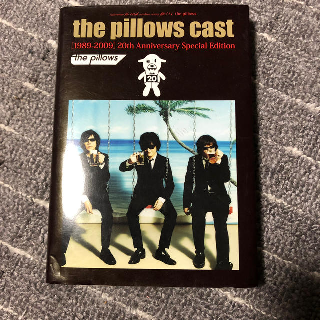 the pillows cast