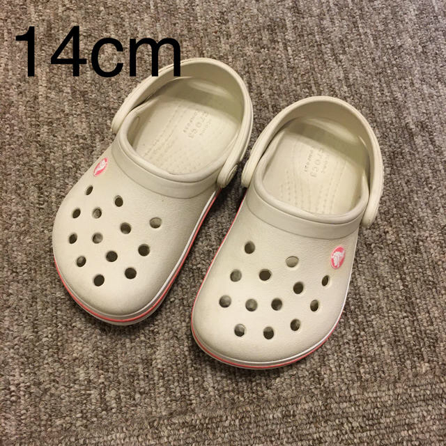 crocs(クロックス)のクロックス キッズ サンダル　アイボリーピンク　14cm キッズ/ベビー/マタニティのベビー靴/シューズ(~14cm)(サンダル)の商品写真