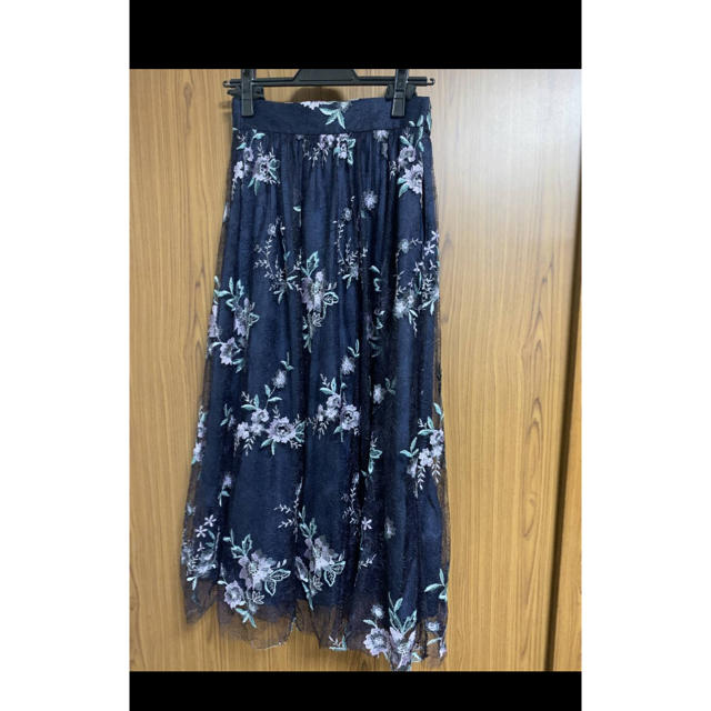 GRACE CONTINENTAL(グレースコンチネンタル)のグレースコンチネンタル　フラワーチュール刺繍スカート レディースのスカート(ロングスカート)の商品写真