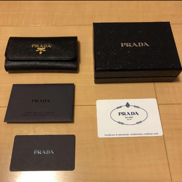 新品　未使用　PRADA キーケース