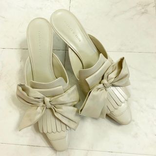 チャールズアンドキース(Charles and Keith)のCHARLES&KEITH  パンプス オフホワイト size38 ヒール6cm(ハイヒール/パンプス)