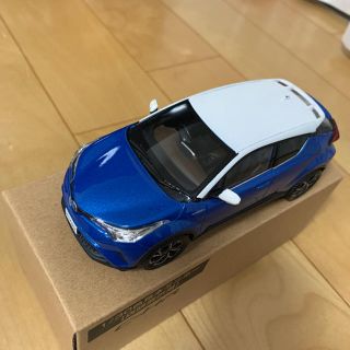 トヨタ(トヨタ)のトヨタ　前期モデルCーHRミニカー(非売品)(模型/プラモデル)