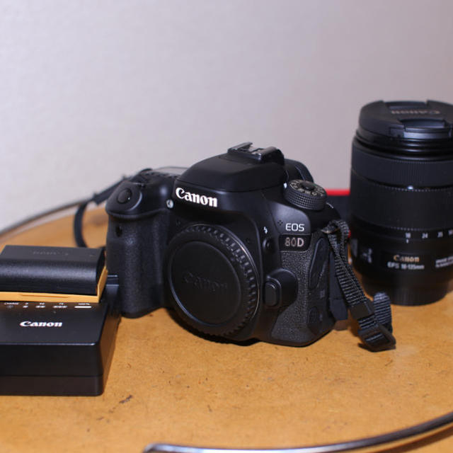 Canon 80D EF-S18-135 IS USM レンズキットのサムネイル