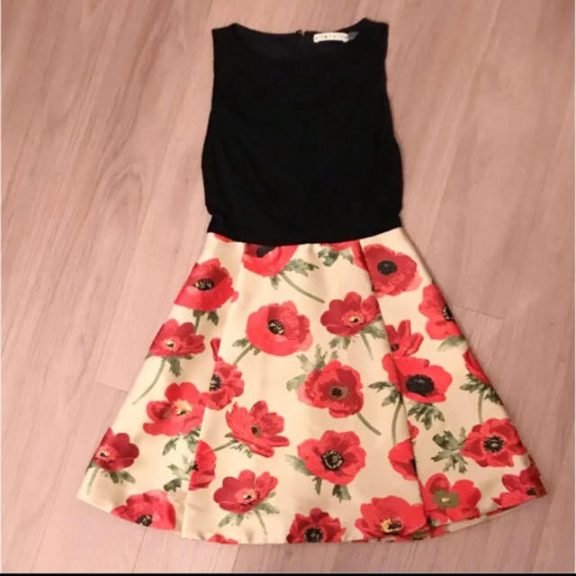 【新品】Alice+Olivia アリス+オリビア 薔薇 花柄スカート Mサイズ