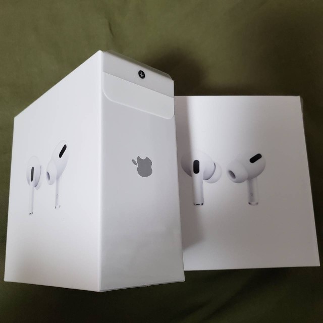 お見舞い Apple - 2台 MWP22J/A pro airpods ヘッドフォン/イヤフォン