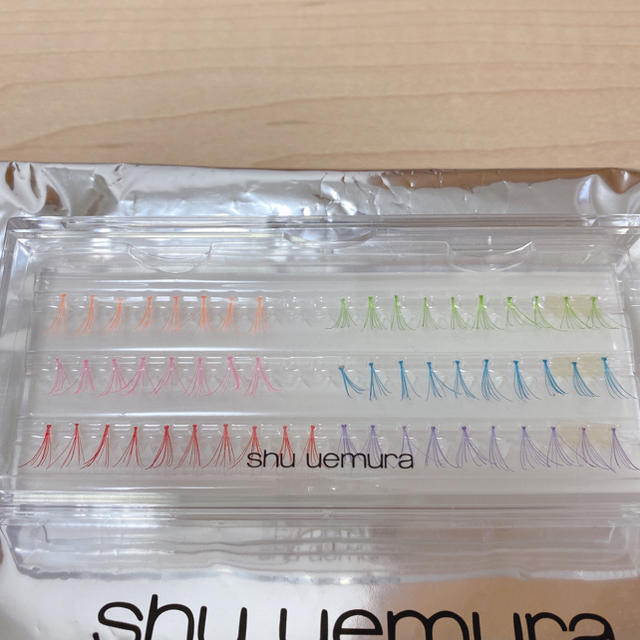 shu uemura(シュウウエムラ)のshu uemura レインボーフレアアイラッシュ コスメ/美容のベースメイク/化粧品(つけまつげ)の商品写真