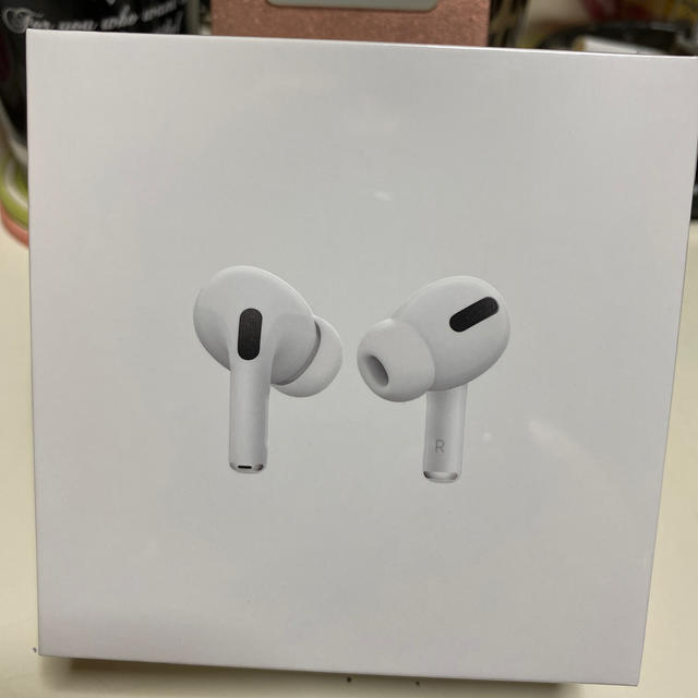 Apple(アップル)のAirPods Pro 新品 正規品 スマホ/家電/カメラのオーディオ機器(ヘッドフォン/イヤフォン)の商品写真