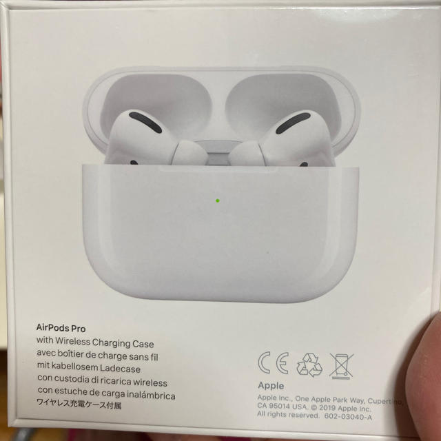 Apple(アップル)のAirPods Pro 新品 正規品 スマホ/家電/カメラのオーディオ機器(ヘッドフォン/イヤフォン)の商品写真