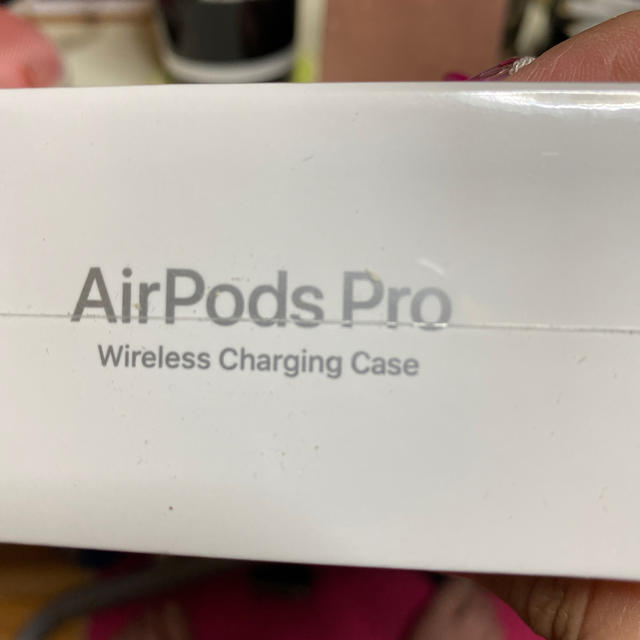 Apple(アップル)のAirPods Pro 新品 正規品 スマホ/家電/カメラのオーディオ機器(ヘッドフォン/イヤフォン)の商品写真