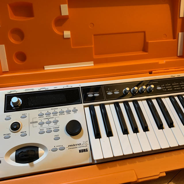 KORG(コルグ)のKORG コルグ　シンセサイザー　ホワイト　コントローラー microX  楽器の鍵盤楽器(キーボード/シンセサイザー)の商品写真