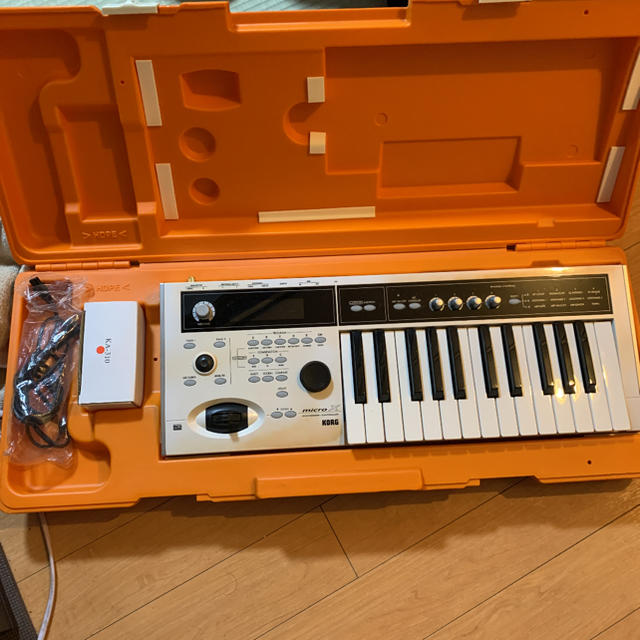 KORG(コルグ)のKORG コルグ　シンセサイザー　ホワイト　コントローラー microX  楽器の鍵盤楽器(キーボード/シンセサイザー)の商品写真