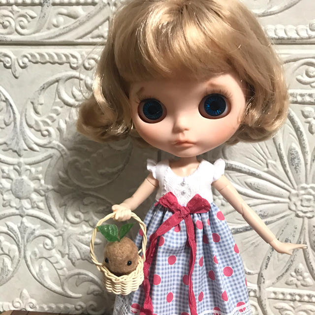 小さな袖のコットンワンピース　 ハンドメイドのぬいぐるみ/人形(人形)の商品写真