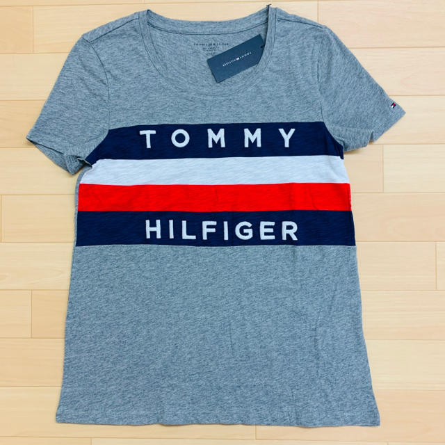 TOMMY HILFIGER(トミーヒルフィガー)の★Tommy Hilfiger大人気のUS限定品レディースフラッグロゴ刺繍半袖T レディースのトップス(Tシャツ(半袖/袖なし))の商品写真