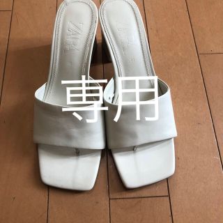 ザラ(ZARA)のザラ サンダル25.5センチ白ベージュ(サンダル)