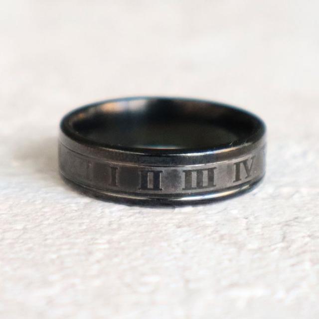 指輪 メンズ リング ローマ数字 ブラック 黒 ステンレス マット感 かっこいい メンズのアクセサリー(リング(指輪))の商品写真