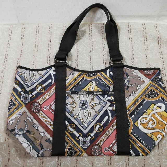 LeSportsac(レスポートサック)のレスポートサック　トートバッグ　　スカーフ柄　馬、馬蹄 レディースのバッグ(トートバッグ)の商品写真