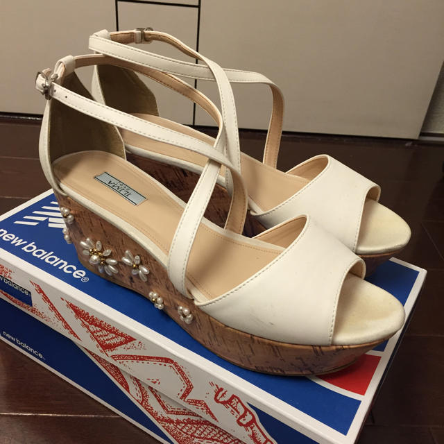 白ウエッジソールサンダル♡ レディースの靴/シューズ(サンダル)の商品写真