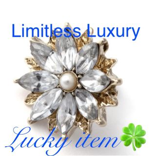 luxury limitless フラワー パールピアス(ピアス)