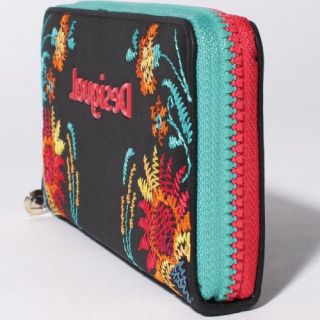 デシグアル(DESIGUAL)の新品✨タグ付き♪ デシグアル　刺繍がお洒落な財布　BLACK 大幅お値下げ‼️(財布)