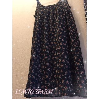 ローリーズファーム(LOWRYS FARM)の【新品】ローリーズファーム★小花柄シフォンキャミソールワンピース  ネイビー(ひざ丈ワンピース)