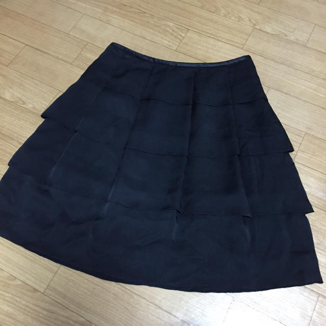 TOMORROWLAND(トゥモローランド)のBALLSEY シルクスカート レディースのスカート(ひざ丈スカート)の商品写真