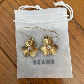 ビームス(BEAMS)のbeams お花のピアス(ピアス)